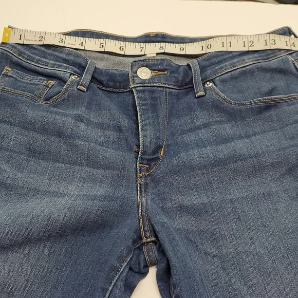 Levi Shorts size 28 - Picture 8 of 11